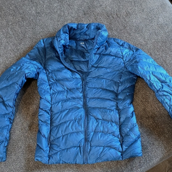 Uniqlo Women's Vibrant Blue Ultra Light Puffer Jacket - Picture 2 of 4
